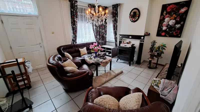Te renoveren woning 3 slaapkamers binnenkoer