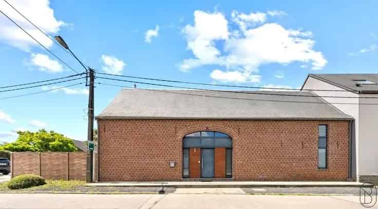 Villa te Koop: Gerenoveerde woning met zwembad