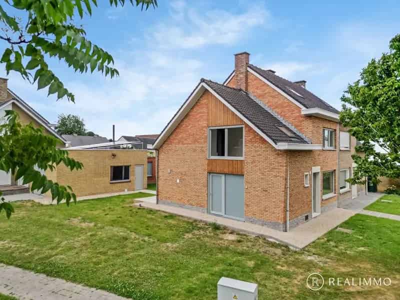 Instapklare Topper met Garage in Zwevegem