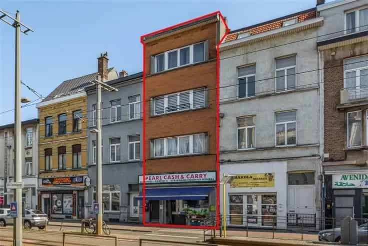 Handelshuis met Appartementen te Koop in Kiel