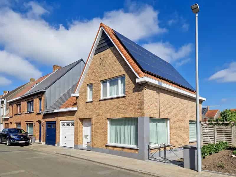 Huis te koop Oudenburg: Instapklare woning met tuin