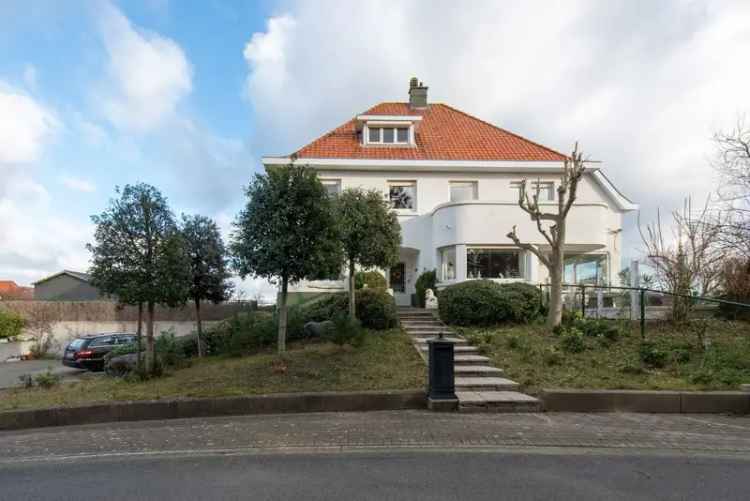 Te koop villa Nieuwpoort met 6 slaapkamers en grote tuin