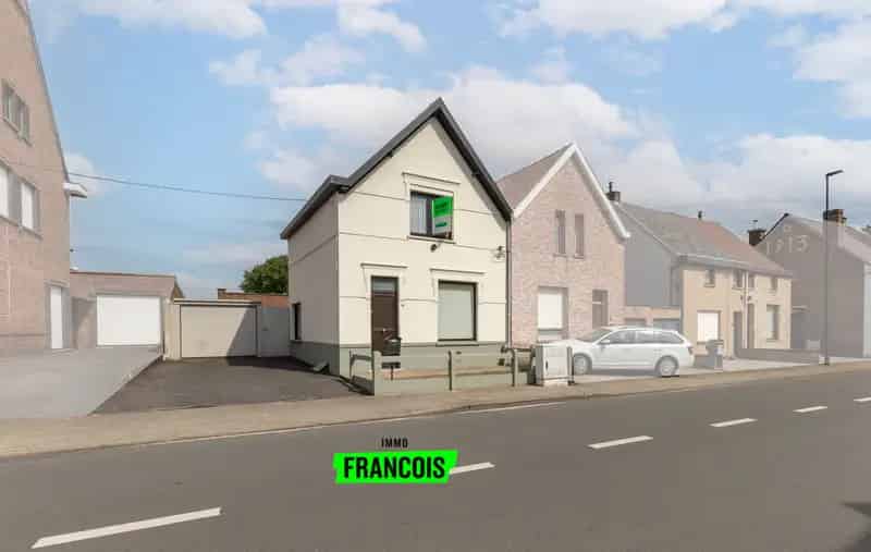 Halfopen Bebouwing te Koop in Eine met Tuin en Garage