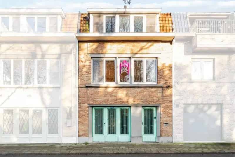 Ruime Rijwoning te Renoveren met Tuin