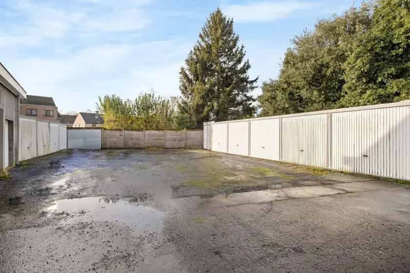 Afgesloten garagebox te koop op Walle