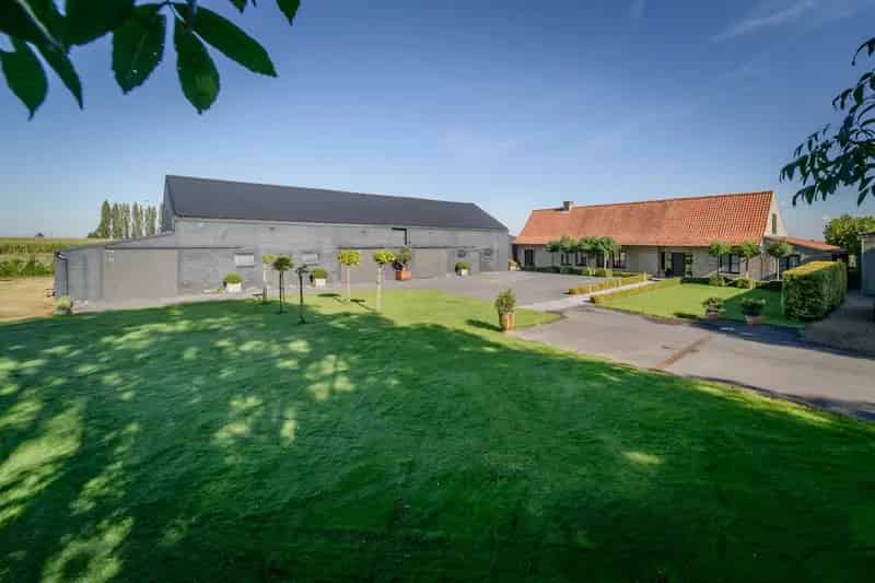 Landelijke Eigendom te Leisele: Rust, Privacy en Ruimte