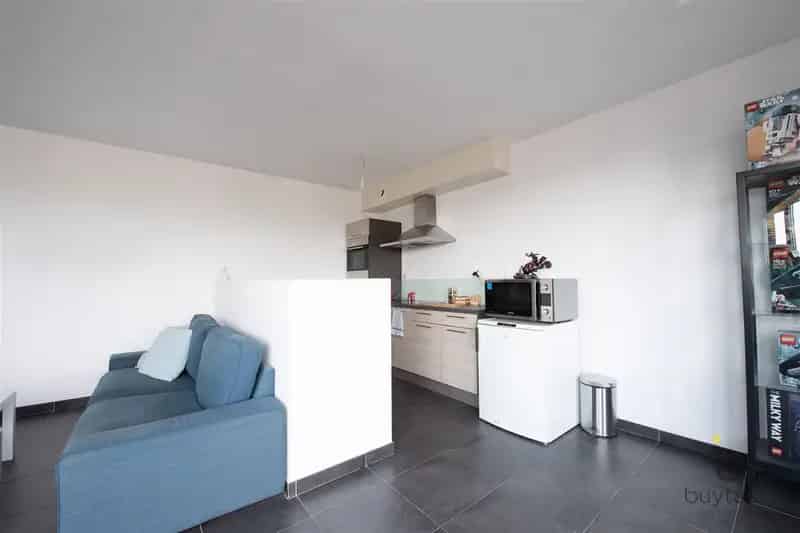 Antwerpen: Lichtrijk Hoekappartement 76m² met Uitzicht en Parking