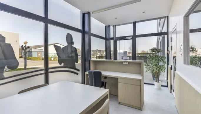 Magazijn met Woning te Koop Sint-Eloois-Winkel