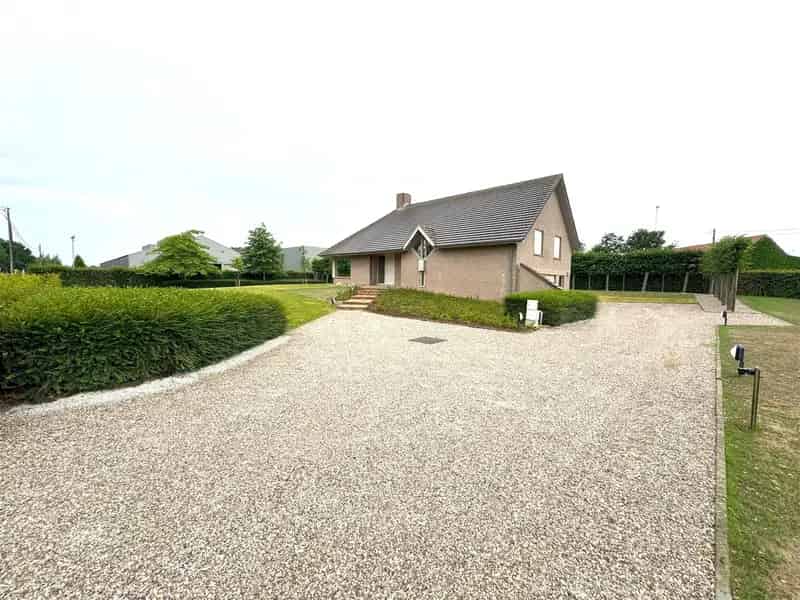 Huis te koop: 5 slaapkamers, dubbele garage, grote tuin