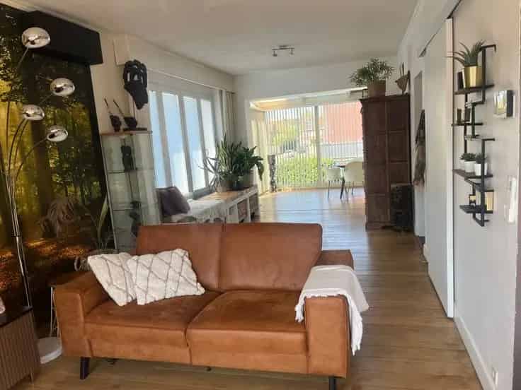 Huis Te Koop Rustige Straat Garage Veranda 3 slaapkamers