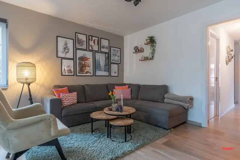 Gelijkvloers appartement te koop: modern, centraal en met tuin