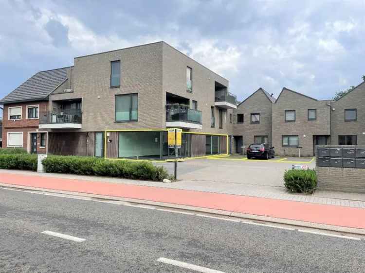 Ruim Appartement met 4 Parkeerplaatsen en Kelderberging