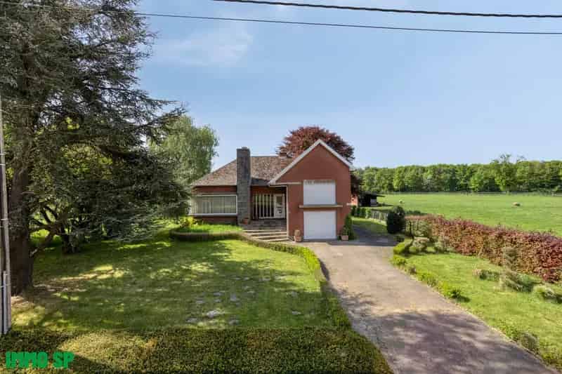 Huis te huur 4 slaapkamers 4153m² paardenstallen