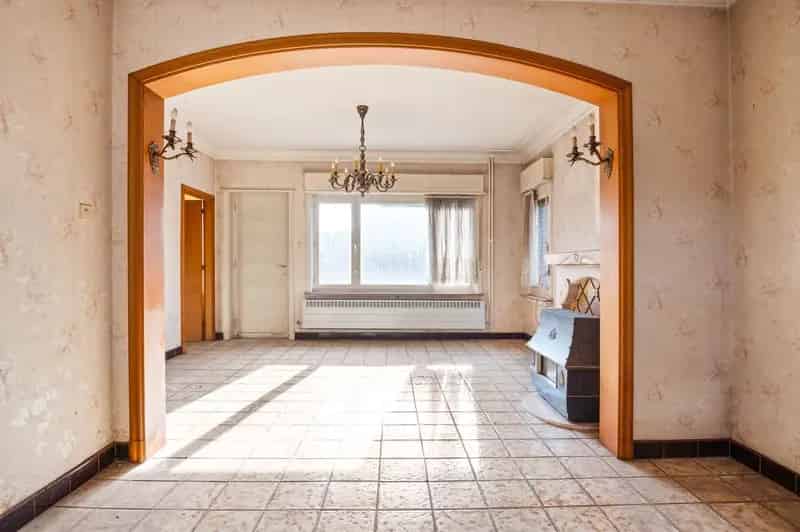 Rustig gelegen te renoveren woning met ruime tuin
