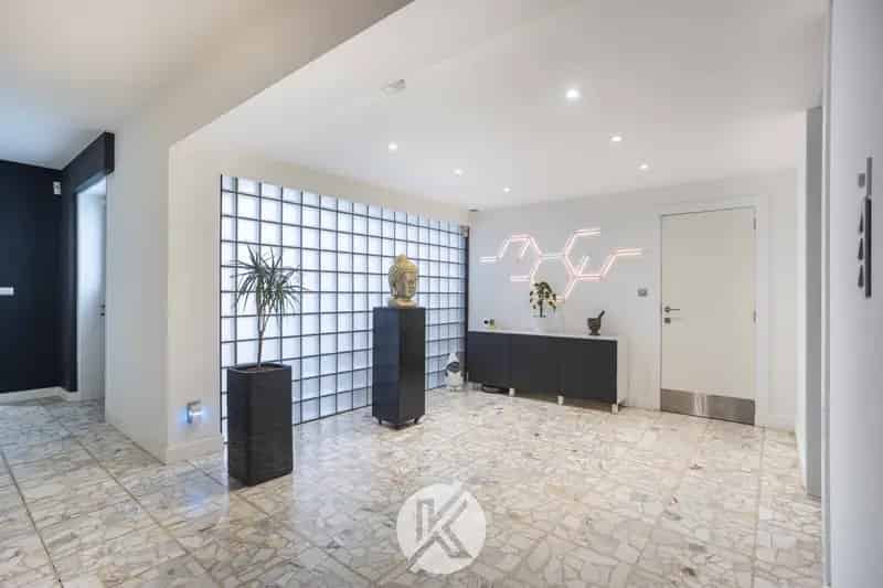 Huis te koop Oosterzele - Ruime villa 1817m²