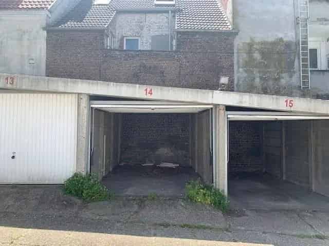 Garagebox 14 Klassieke Afgesloten Garagebox