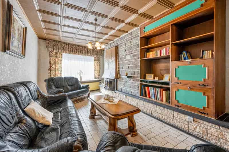 Te renoveren gezinswoning met garage en tuin Herzele