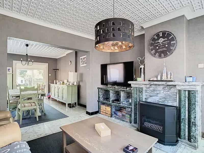 Woning met 3 slaapkamers, ruime garage en tuin