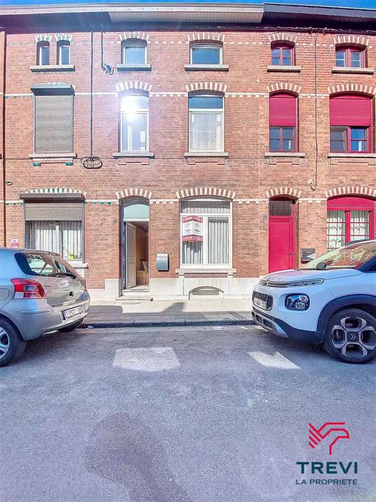 Te renoveren huis met 2 slaapkamers en tuin Marchienne-au-Pont