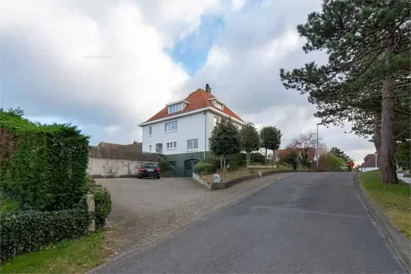 Ruime villa te koop Nieuwpoort 6 slaapkamers grote tuin