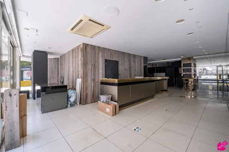 Hoekpand Winkelruimte 145m² Drukke Winkelstraat