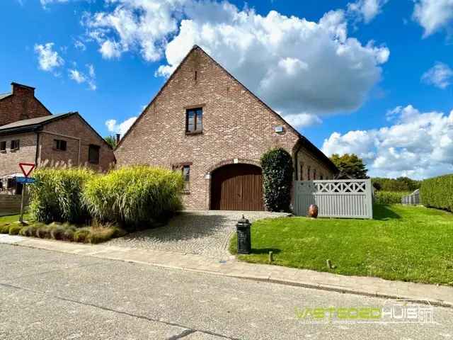 Villa te koop in Roosdaal met landelijk karakter