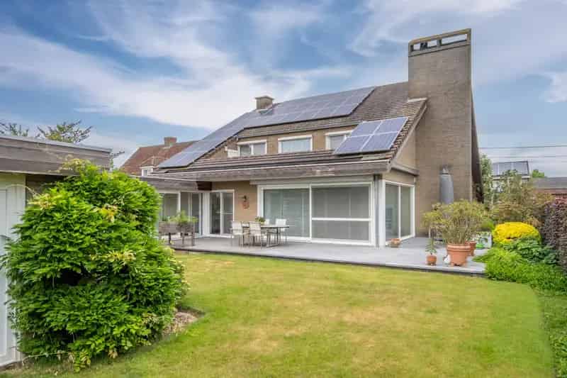 Huis te huur: Dokterswoning met praktijkruimte en tuin