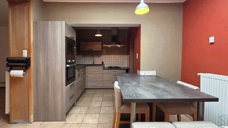 Huis te koop: Goedgelegen woning met potentieel