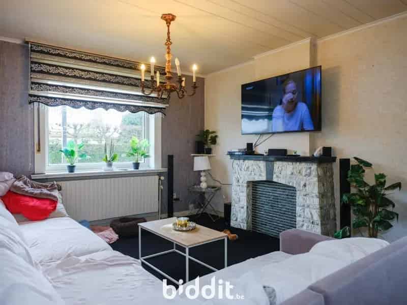 Op te frissen woning te Marialoop 4 slaapkamers