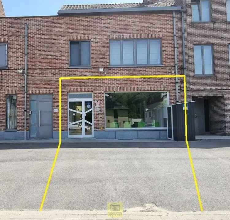 Goedgelegen handelspand met parkeermogelijkheid