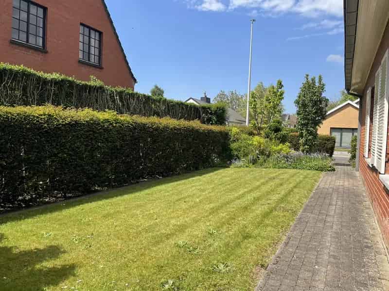 Huis te koop Male: 3 slaapkamers, zongerichte tuin, mogelijkheid extra kamers