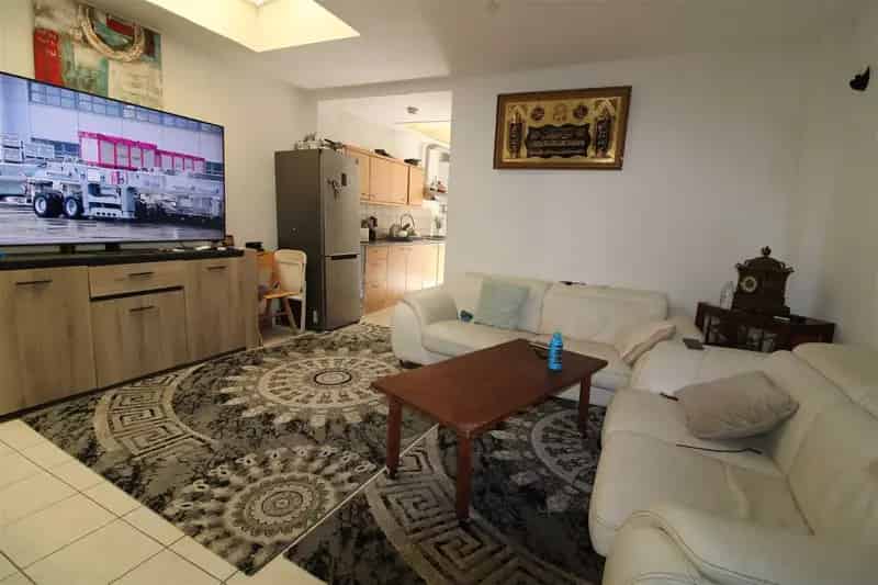 Herenwoning met 3 Appartementen te Koop
