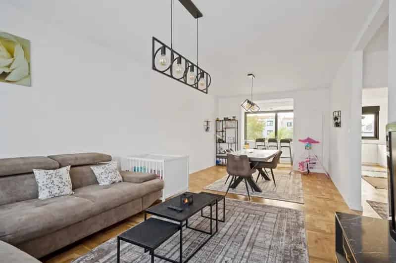 Gerenoveerde woning met magazijn en veelzijdige mogelijkheden
