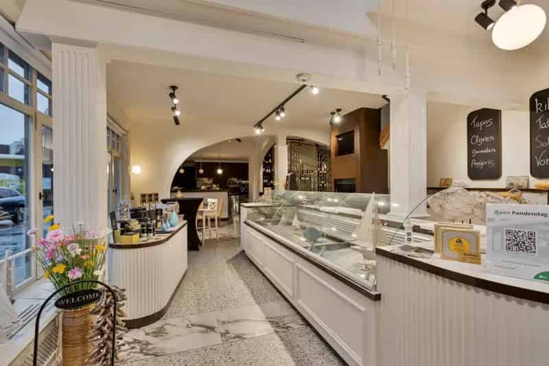 Gerenoveerd Handelspand met Verhuurd Appartement