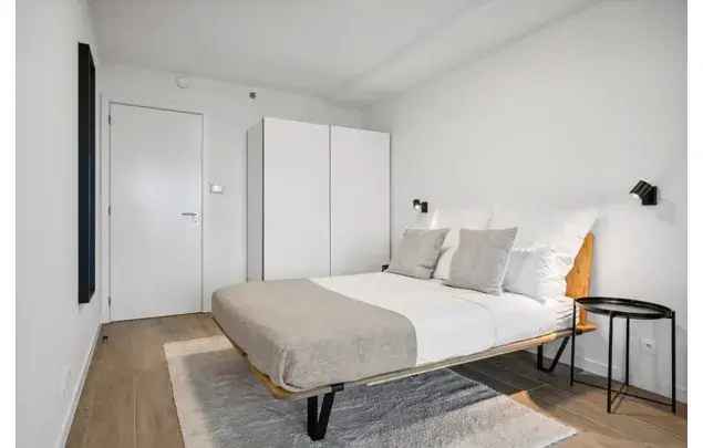 Huur 3 slaapkamer appartement van 1280 m² in Brussels