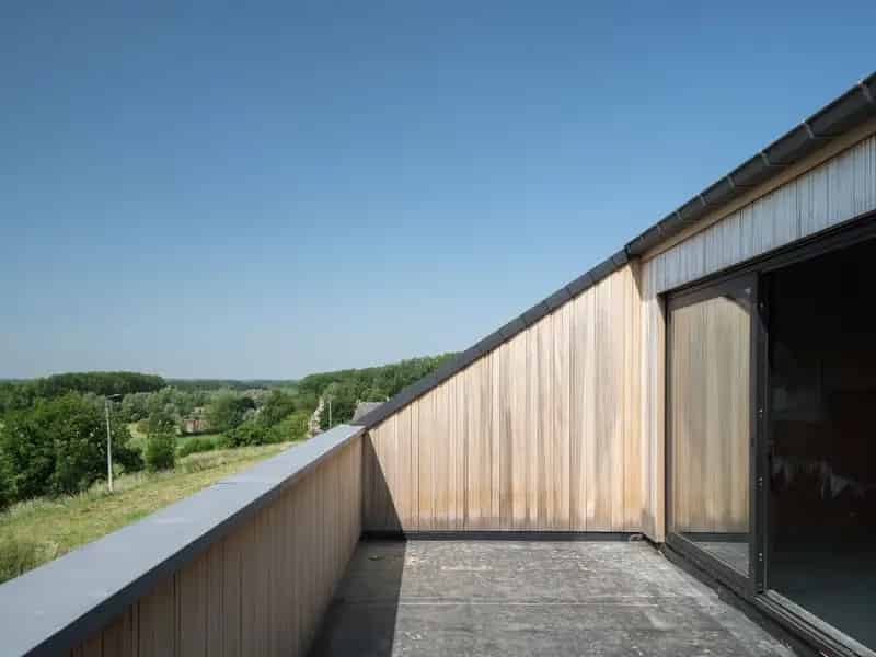 Architecturale casco-nieuwbouw bestaande uit een uitzonderlijke stapelwoning met onderliggende garage en adembenemende zichten over de Scheldevallei.