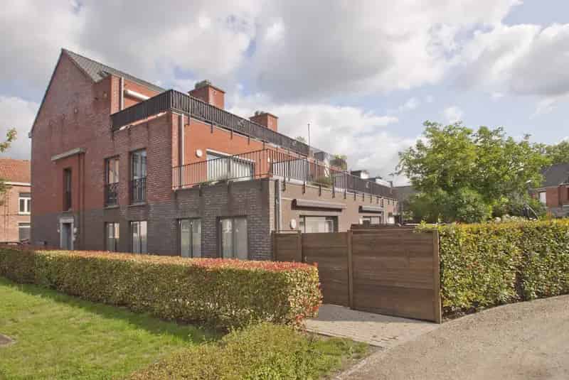 Gelijkvloersappartement te huur 2 slaapkamers tuin garage