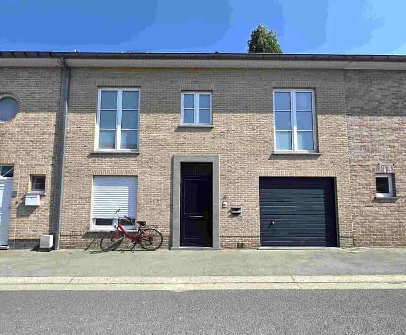 Gelijkvloersappartement met Tuin en Garage te Koop