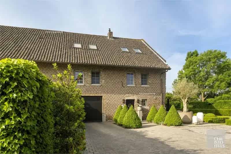 3 Slaapkamers Uikhoven 303m2  Halfvrijstaande woning  Tuin Sauna