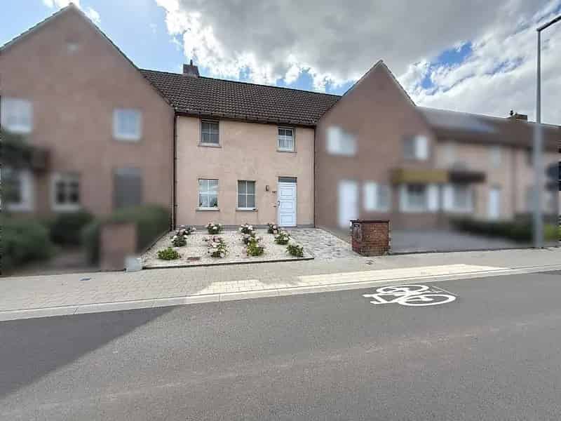 Goed gelegen woning met 3 slaapkamers en garage