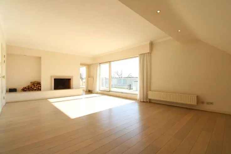 Penthouse Elsene 200m2 Terras 40m2 2 slaapkamers