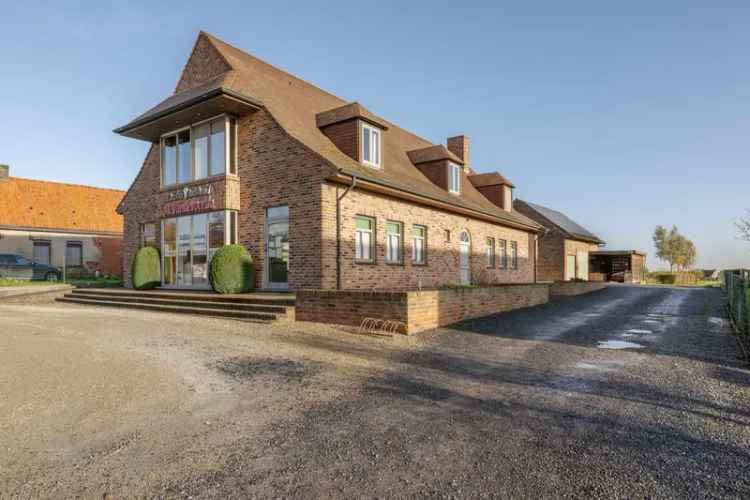 Alleenstaande Woning Met Handelsruimte Tielt