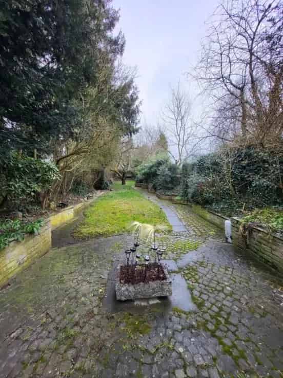 Huis Te Koop met Garage en Tuin 4 slaapkamers