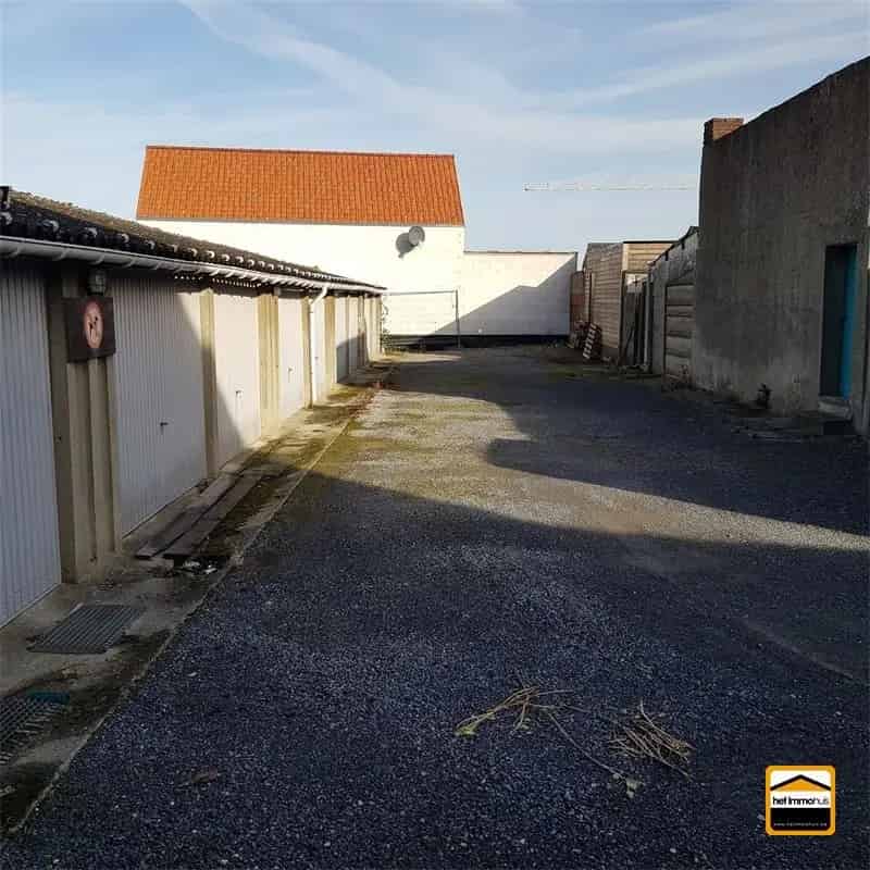 Garageboxen te Koop Borgloon Centrum - Investering met Mogelijkheid tot Bebouwing