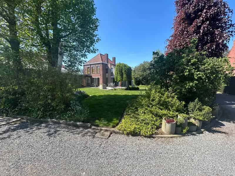 Herenwoning te huur 4 slaapkamers 1714m² tuin garage atelier