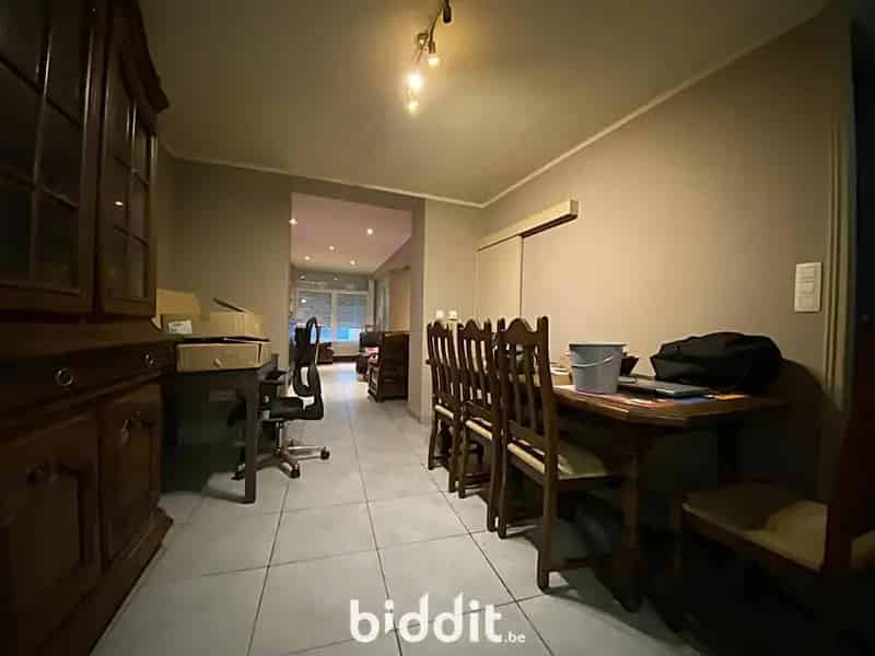 Rijwoning Centrum: 2 slaapkamers, zolder
