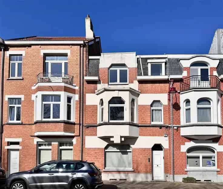 Huis Te Koop Sint-Agatha-Berchem: 5 slaapkamers, grote tuin