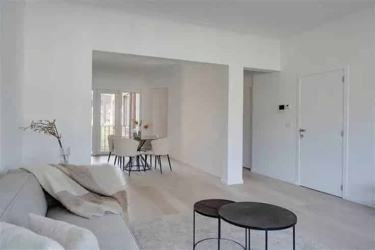 Gerenoveerd Appartement met Terras Te Koop