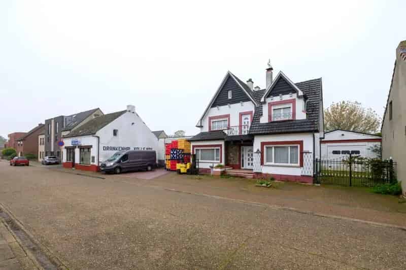Handelswoning Sint Lenaarts Ruime woning en praktijkruimte