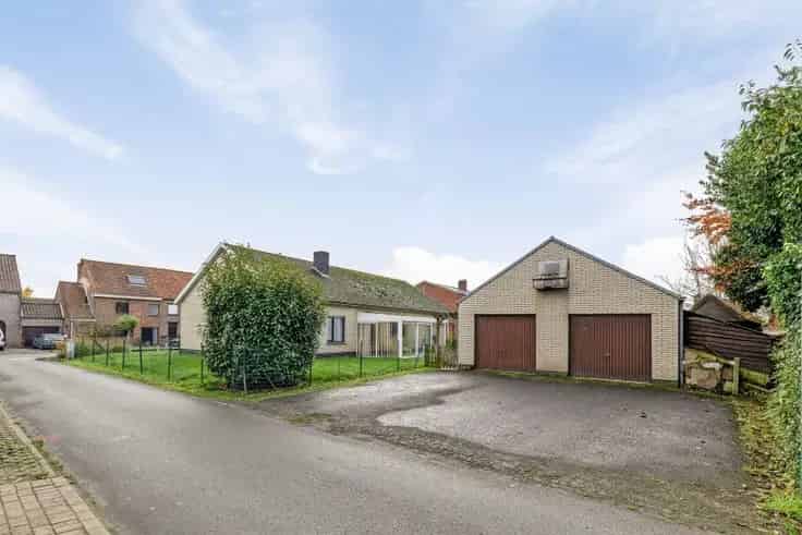 Bungalow te Koop Zedelgem: Rustig Wonen Nabij Voorzieningen